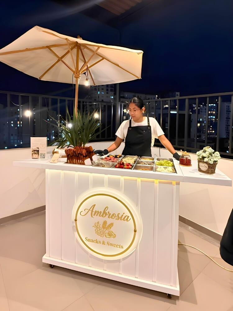 Estación de snacks premium para eventos corporativos en Lima - Nova BTL y Eventos
